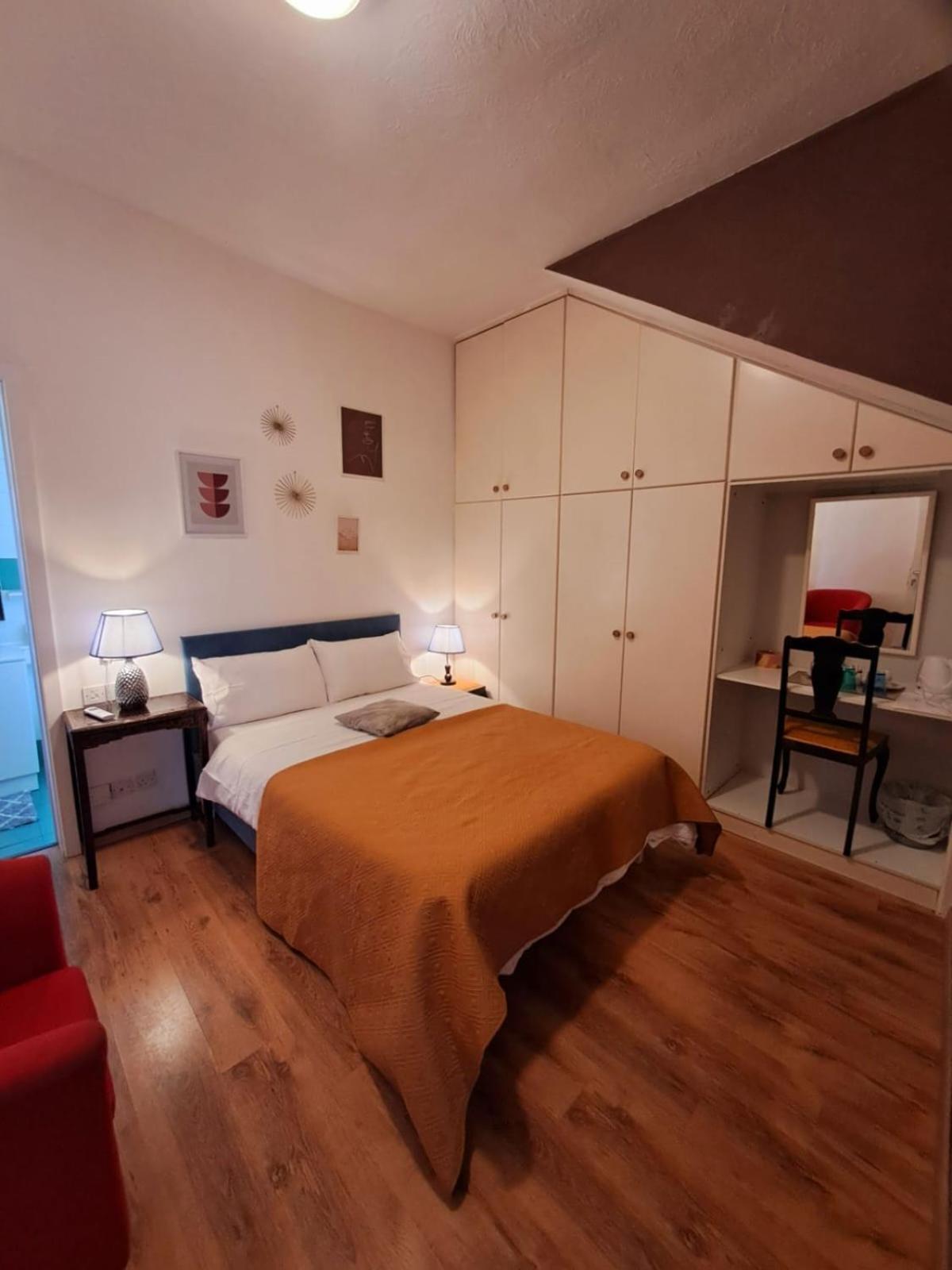Bed and Breakfast Rotas B Saint Julian's Екстер'єр фото